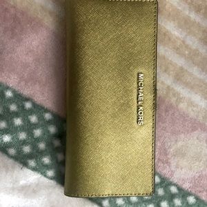 Micheal Kors Gold Sparkles Jet Set Travel Flat Slim Bifold Leather Pale Wallet